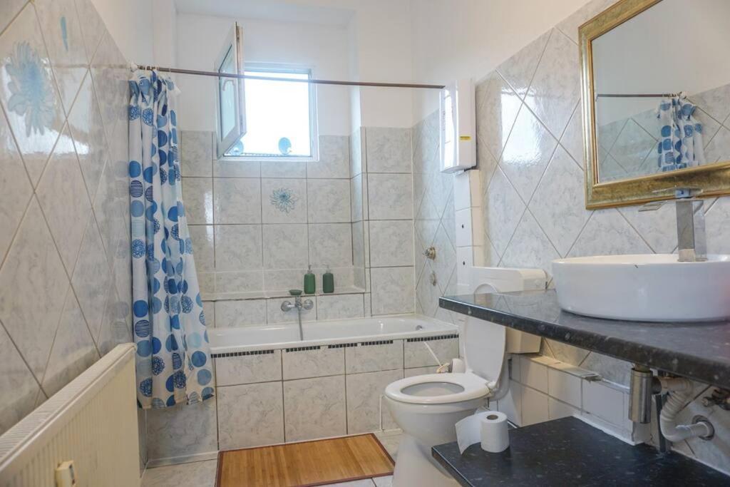 Apartment In Wuppertal - Charmante 3-Zimmer-Oase Mit Kamin Und Badewanne 외부 사진